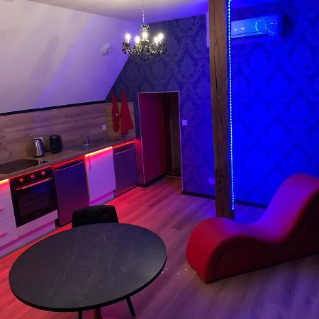 Love Room Avec Jacuzzi Prive Bonnetable المظهر الخارجي الصورة