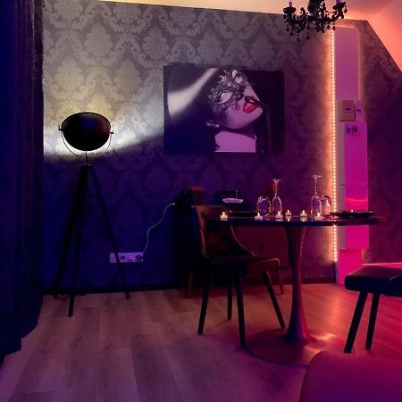 Love Room Avec Jacuzzi Prive Bonnetable المظهر الخارجي الصورة