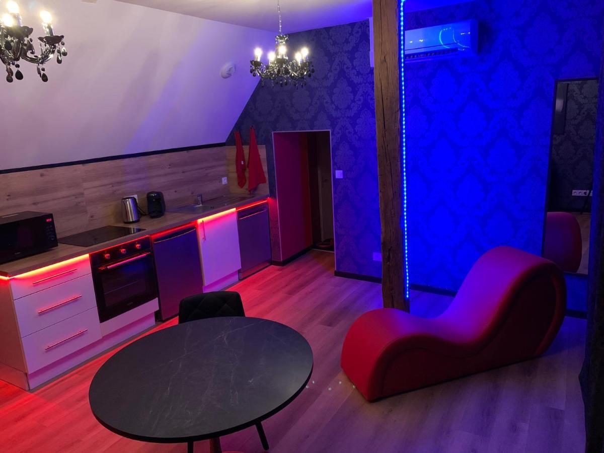 Love Room Avec Jacuzzi Prive Bonnetable المظهر الخارجي الصورة